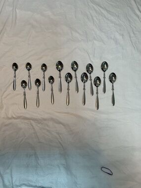 14 International Stainless Steel Flatware Handle in Silver Tone